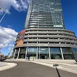 White Sky 20 Hanza Tower- Free Parking アパート