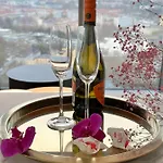 White Sky 20 Hanza Tower- Free Parking