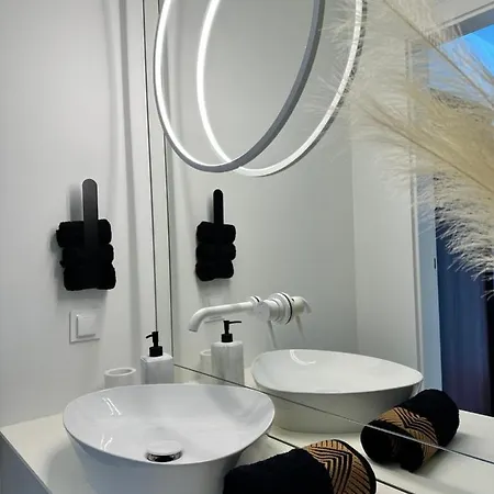 White Sky 20 Hanza Tower- Free Parking Apartment *