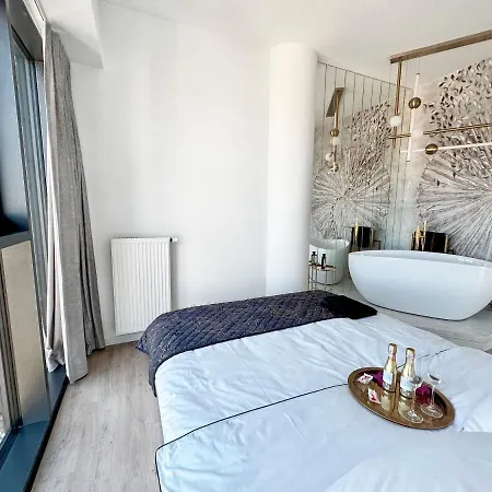 아파트 White Sky 20 Hanza Tower- Free Parking