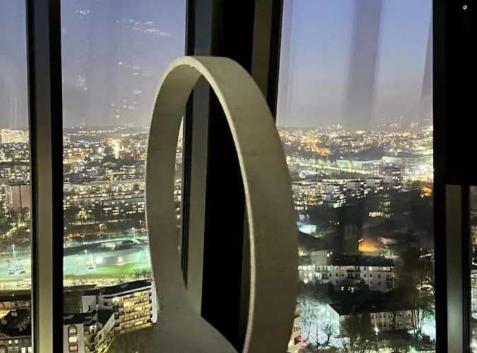 White Sky 20 Hanza Tower- Free Parking 公寓 *