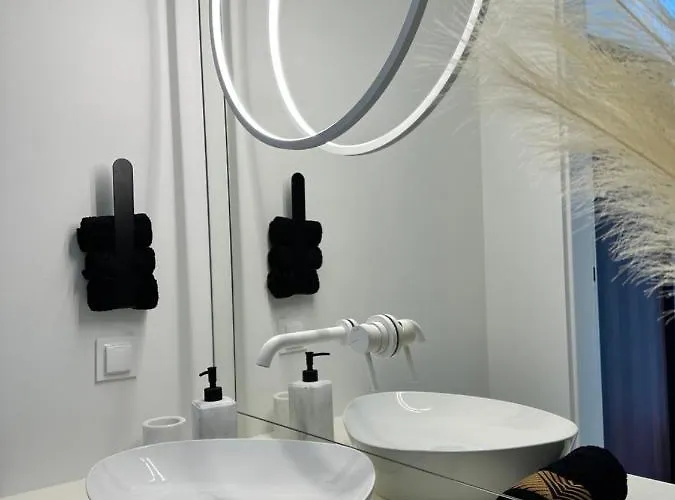 White Sky 20 Hanza Tower- Free Parking 公寓 *