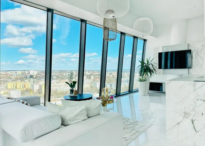 White Sky 20 Hanza Tower- Free Parking *