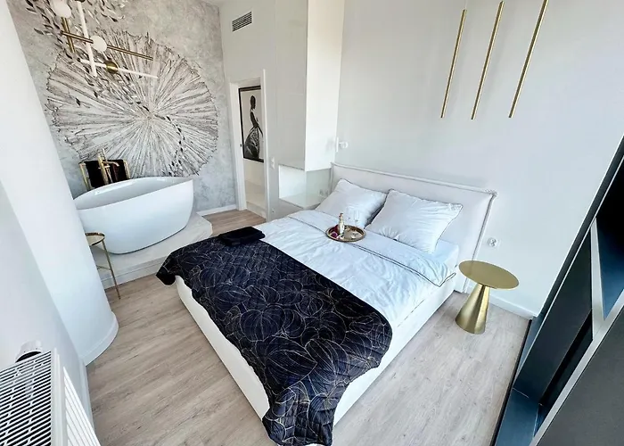 White Sky 20 Hanza Tower- Free Parking