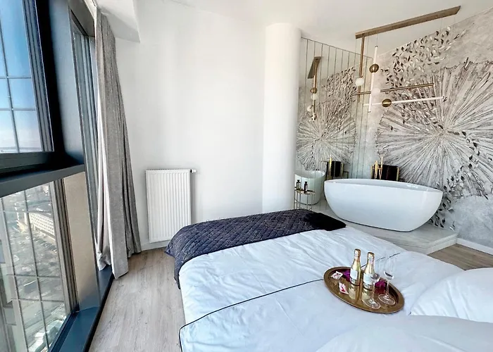 아파트 White Sky 20 Hanza Tower- Free Parking